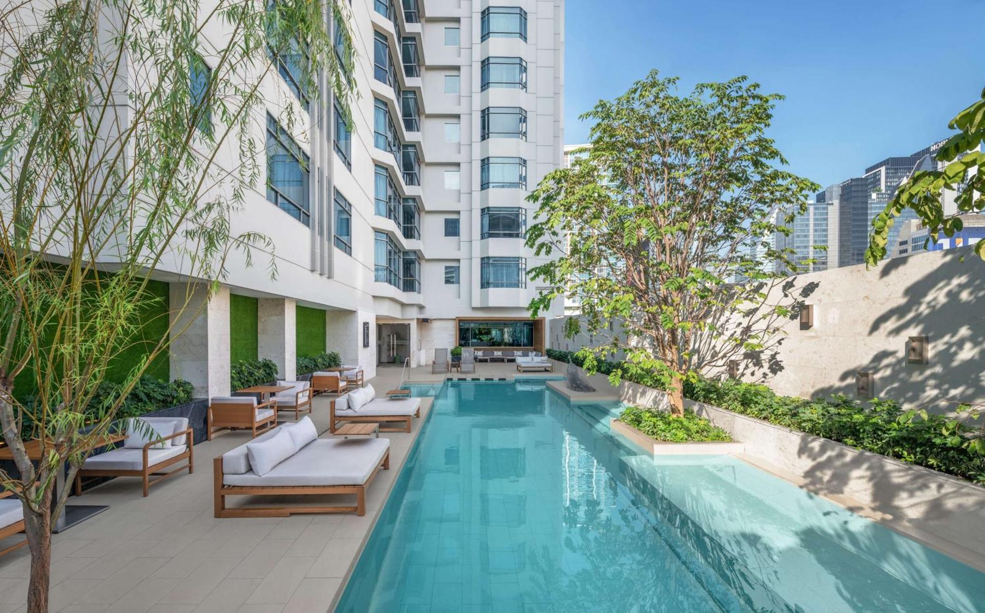Отель Doubletree By Hilton Bangkok Ploenchit Экстерьер фото